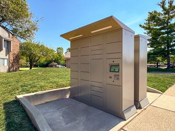 24-Hour secure package lockers at three oaks apartments in troy, mi.